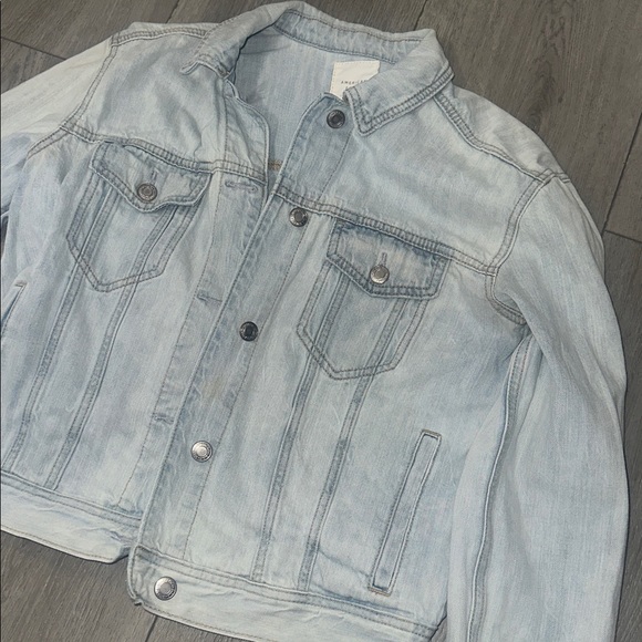 American Eagle Outfitters Light Wash Denim Jacket size medium - Picture 3 of 7